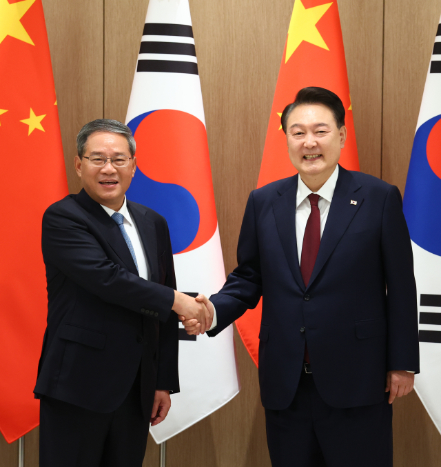 [속보]中리창, 이재용에 '삼성 등 한국기업 中투자·협력 확대 환영'