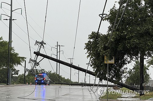 美텍사스 댈러스 등에 허리케인급 폭풍…105만가구 정전