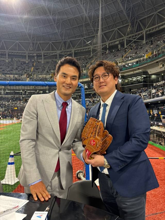 MLB 월드투어 서울시리즈 현장에서 함께한 박찬호(왼쪽)와 김선우.