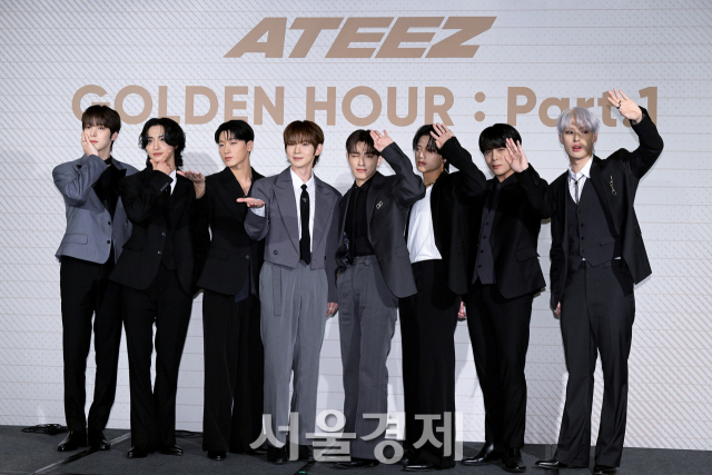 그룹 에이티즈(ATEEZ)가 30일 오후 서울 종로구 포시즌스 호텔에서 진행된 미니 10집 ‘골든 아워 : 파트 1(GOLDEN HOUR : Part.1)’ 발매 기념 기자간담회에서 포즈를 취하고 있다. 김규빈 기자 2024.05.30