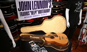 다락방서 50년 만에 찾은 존 레넌의 '그 기타'…"40억에 팔렸다"