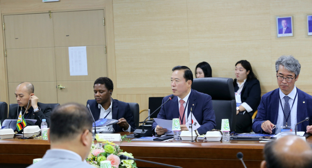 박경국(왼쪽 세번째) 한국가스안전공사 사장이 31일 충북혁신도시 본사에서 열린 ‘2024 글로벌 가스안전 정책공유 포럼’에서 발언하고 있다. 사진제공=가스안전공사
