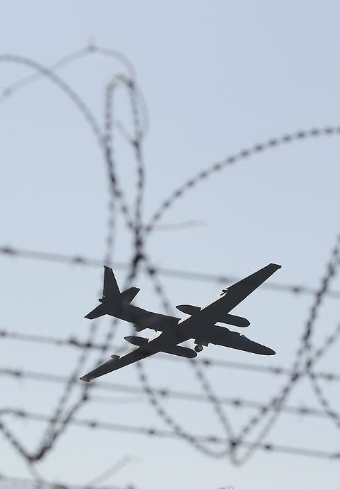 경기도 평택시 주한미군 오산공군기지에서 고고도 정찰기 ‘U-2’가 착륙하고 있다. 연합뉴스