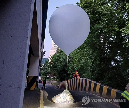 北, 오물풍선 720여개 또 살포…한미 국방장관 '정전협정 위반'