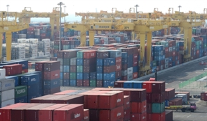 선박 품귀에 애타는 수출업계…"국적선 이용 때 법인세 감면 기준 완화를"