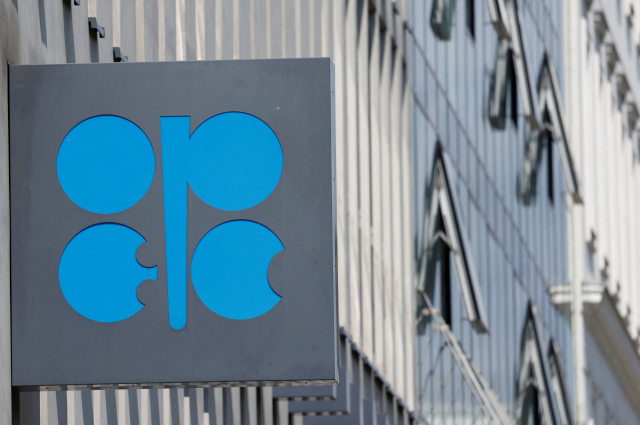 블룸버그 “OPEC+, 감산 합의 내년까지 연장할 듯”