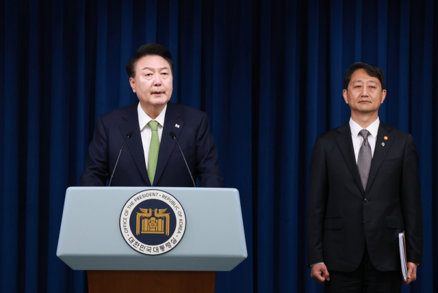 국정브리핑하는 윤석열 대통령 (서울=연합뉴스) 홍해인 기자 = 윤석열 대통령이 3일 오전 서울 용산 대통령실 청사 브리핑실에서 경제 현안과 관련해 국정 브리핑을 하고 있다. 2024.6.3 hihong@yna.co.kr (끝)