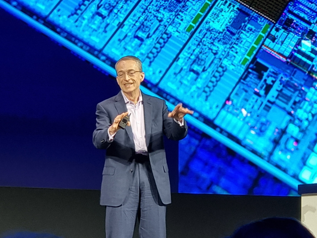 팻 겔싱어 인텔 CEO '신규 CPU '루나 레이크', TSMC와 협력해 제조'