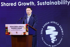 尹, 원전·태양광 세일즈…"아프리카 교역·투자 획기적 늘릴것"