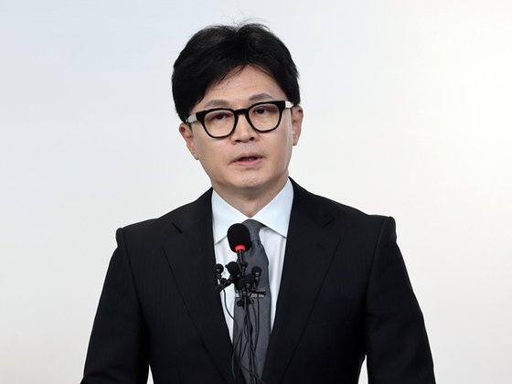 한동훈 국민의힘 비상대책위원장 겸 총괄선거대책위원장이 11일 오전 서울 여의도 중앙당사에서 제22대 국회의원 선거 결과 관련 입장 발표를 하고 있다. 연합뉴스
