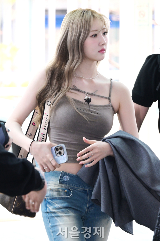 그룹 베이비몬스터(BABYMONSTER) 라미가 6일 오후 아시아 팬미팅 투어 공연 참석 차 인천국제공항 제2여객터미널을 통해 인도네시아 자카르타로 출국하고 있다. 김규빈 기자 2024.06.06