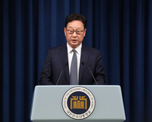 왕윤종 국가안보실 3차장이 지난달 20일 서울 용산 대통령실 청사에서 ‘AI 서울 정상회의’와 관련해 브리핑하고 있다. 연합뉴스