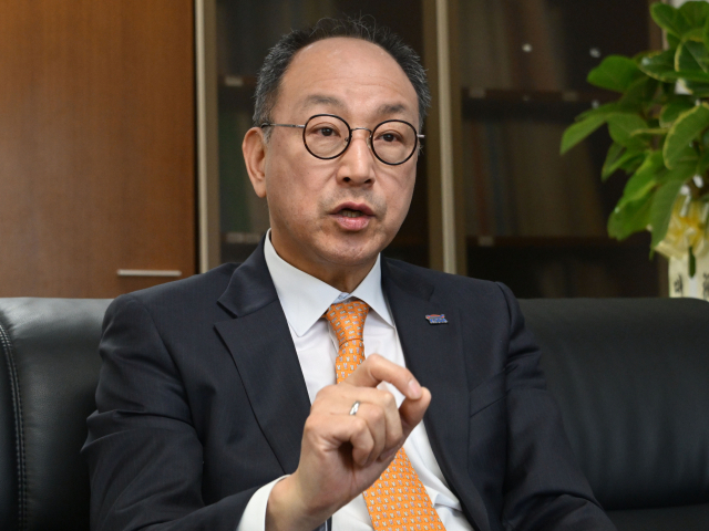 이삼열 한국장기조직기증원 원장이 서울경제신문과의 인터뷰에서 장기 기증의 필요성을 강조하고 있다. 성형주 기자