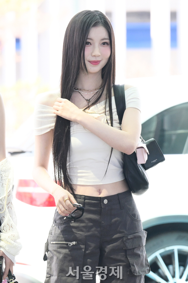 그룹 베이비몬스터(BABYMONSTER) 아사가 6일 오후 아시아 팬미팅 투어 공연 참석 차 인천국제공항 제2여객터미널을 통해 인도네시아 자카르타로 출국하고 있다. 김규빈 기자 2024.06.06