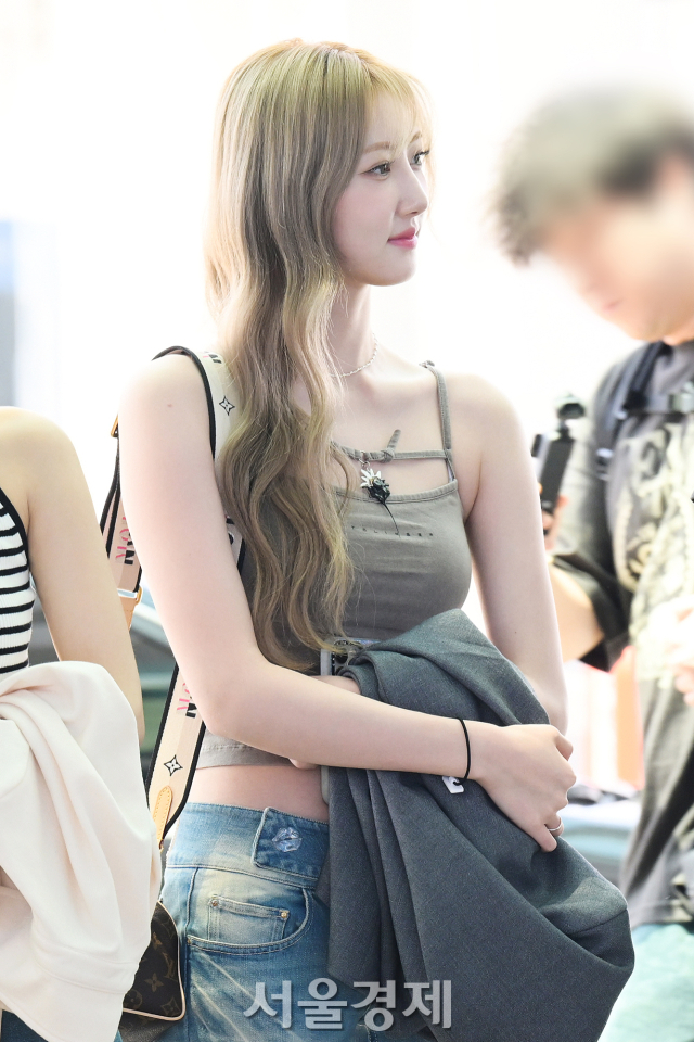 그룹 베이비몬스터(BABYMONSTER) 라미가 6일 오후 아시아 팬미팅 투어 공연 참석 차 인천국제공항 제2여객터미널을 통해 인도네시아 자카르타로 출국하고 있다. 김규빈 기자 2024.06.06