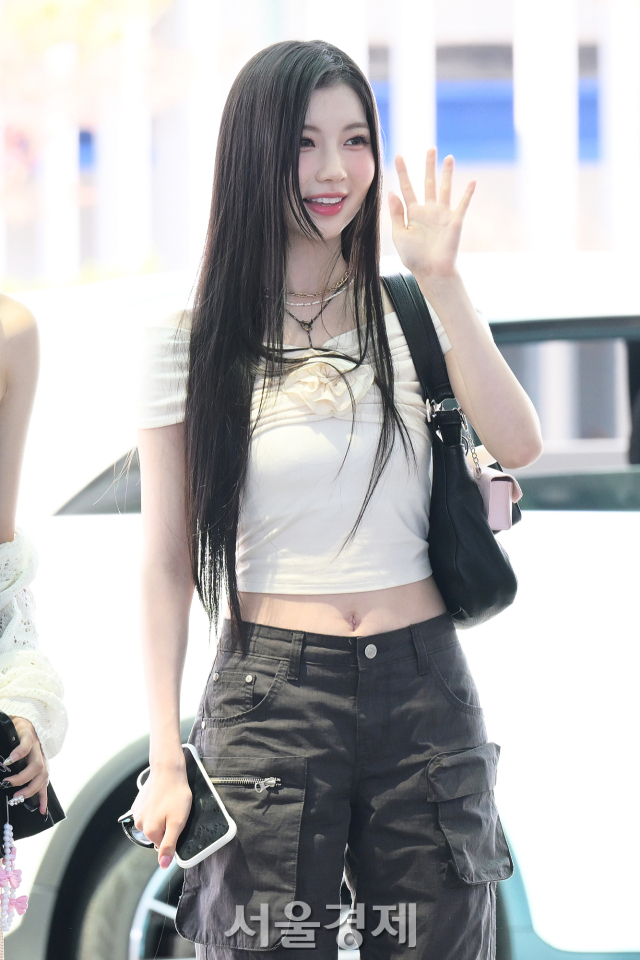 그룹 베이비몬스터(BABYMONSTER) 아사가 6일 오후 아시아 팬미팅 투어 공연 참석 차 인천국제공항 제2여객터미널을 통해 인도네시아 자카르타로 출국하고 있다. 김규빈 기자 2024.06.06