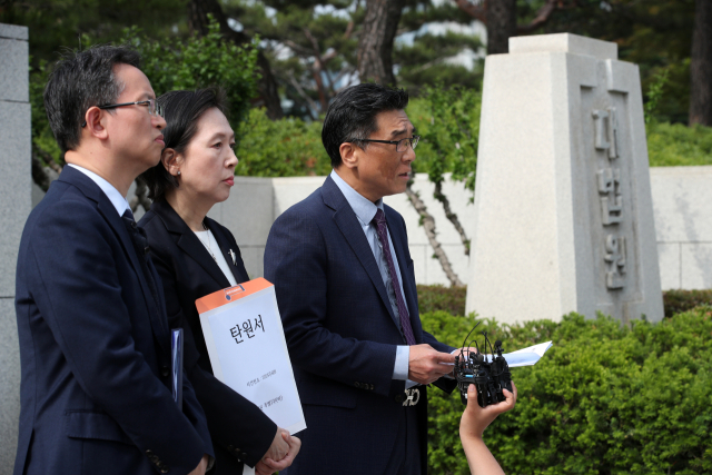 집단 유급 현실화하나…충북대 의대 교수들 “수업 거부 학생 F학점 처리키로”