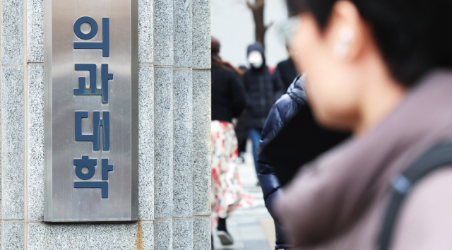 4개월째 지속되는 의정갈등…의료계, '권위에 호소하는 오류'에서 벗어나야[박홍용의 토킹보건]