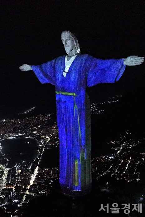 ‘세계 7대 불가사의’ 브라질 예수상, ‘한복’ 입었다