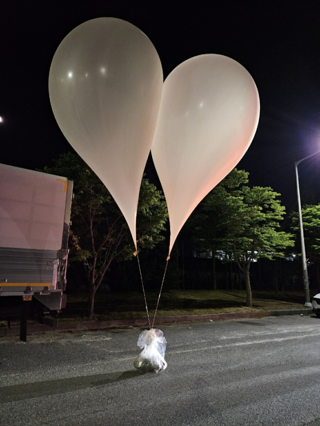 [속보] 합참 “北, 9일 밤 4차 오물풍선 310여개 살포”