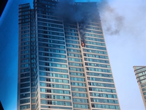 에어컨 실외기에서 시작된 불…서울 용산구 고층 아파트서 화재