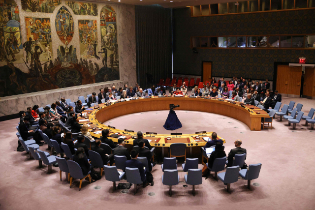 10일 미국 뉴욕 맨해튼 유엔본부에서 열린 유엔 안전보장이사회 회의에서 이사국들이 가자지구 3단계 휴전안에 대해 논의하고 있다. AFP연합뉴스