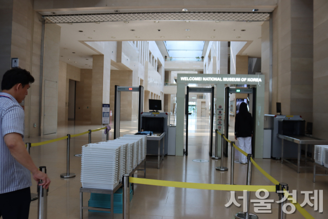 “테러 위험에 결국…” 국립중앙박물관, 관람객 보안검색 재개