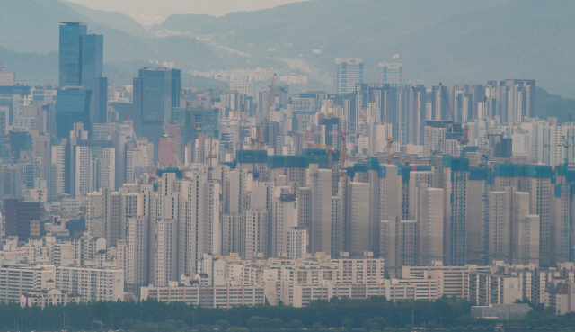 서울 남산에서 바라본 서울 시내 아파트 단지 모습. 연합뉴스