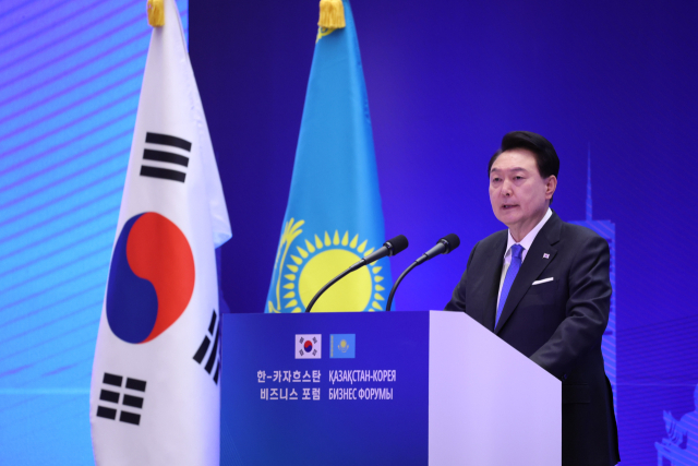 尹, 카자흐 총리 만나 '韓기업 국책사업 참여 활발해지길'