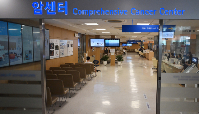 17일 경기도 성남시 분당서울대병원 암센터가 한산한 모습을 보이고 있다. 성남=오승현 기자
