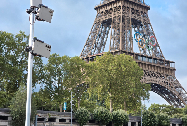17일(현지 시간) 프랑스 파리 센강의 보트에 ‘갤럭시 S24 울트라’가 설치돼 있다. 사진 제공=삼성전자