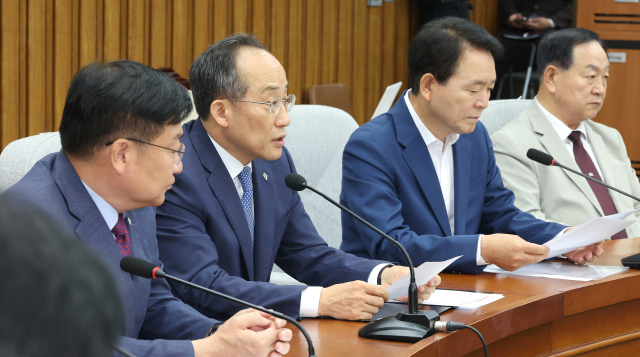 與 “더불어명심당이냐…국회가 李 로펌” 파상 공세