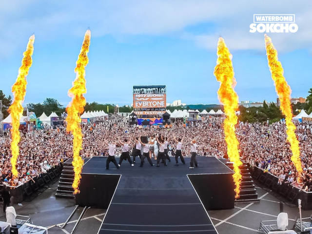 지난해 한화리조트 설악에서 열린 워터밤 축제의 전경. 사진 제공=한화호텔앤드리조트