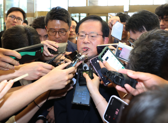 잇단 금융사고에 '조직문화부터 바꾸라”…이복현, 은행장들 질타