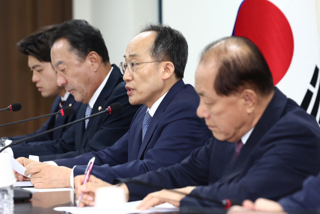 추경호(가운데) 국민의힘 원내대표가 20일 오전 서울 여의도 국민의힘 중앙당사에서 열린 비상대책위원회의에서 발언하고 있다. 뉴스1