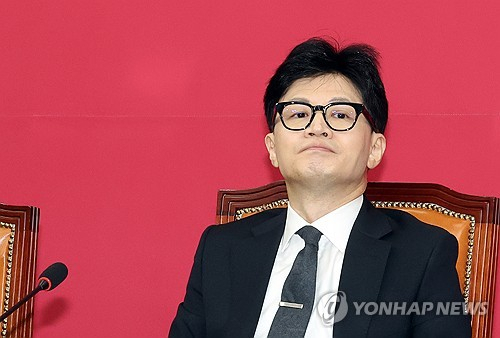 국민의힘 한동훈 비상대책위원장이 지난 1월 22일 국회에서 비대위 회의를 하고 있다. 한 위원장은 이날 출근길에서 기자들의 대통령실 사퇴 요구에 대한 질문에 