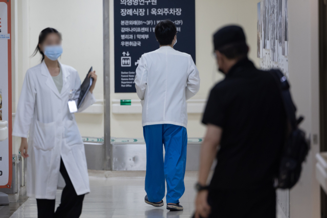 서울대병원 교수 74%가 휴진 중단 찬성… '환자 피해 놔둘 수 없다'