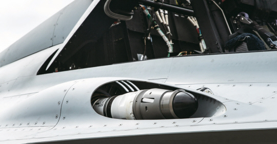 韓최초 초음속 전투기 ‘FA-50’…블랙이글스 훈련기서 전투기로 변신[이현호 기자의 밀리터리!톡]