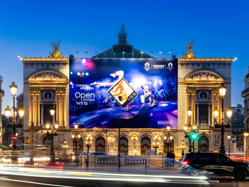 삼성전자가 프랑스 파리의 오페라 가르니에에서 올림픽 옥외광고를 공개했다. 사진제공=삼성전자