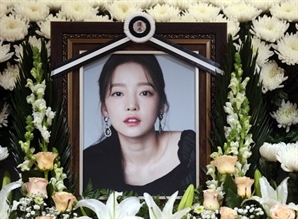 故 구하라 사망 전 "무섭다" 의미심장 글…"금고 훔친 범인 170㎝ 후반· 광대 돌출"