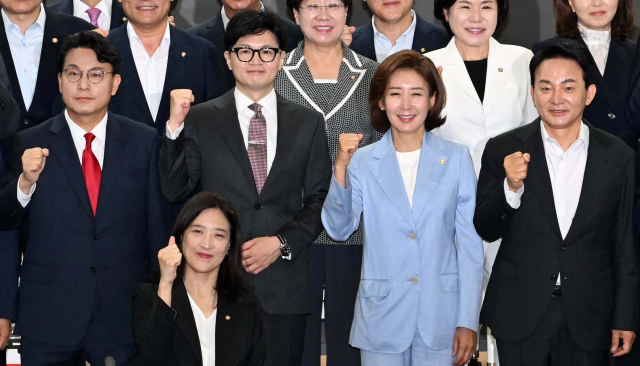 나·원·윤 '민주당 대표 나왔나' 韓 십자포화