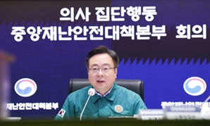 전공의 '이달까지 복귀' 못 박은 정부