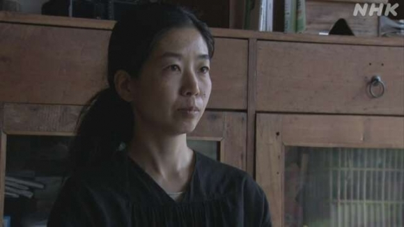 43세 여성은 NHK 보도화면 캡처 13년 전 도쿄에서 이 마을로 이사 온 뒤 3번 유산했다고 밝혔다. 사진=NHK 보도화면 캡처