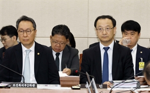 국회에서 만난 박민수 차관과 임현택 의사협회장
