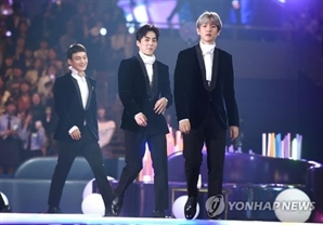 엑소 '첸백시', SM 임원진 특경법상 사기 혐의로 고소…갈등 재점화