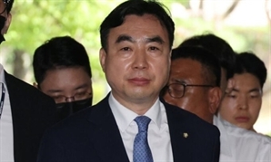 윤관석 전 민주당 의원, 입법 청탁 뇌물 혐의 추가 기소