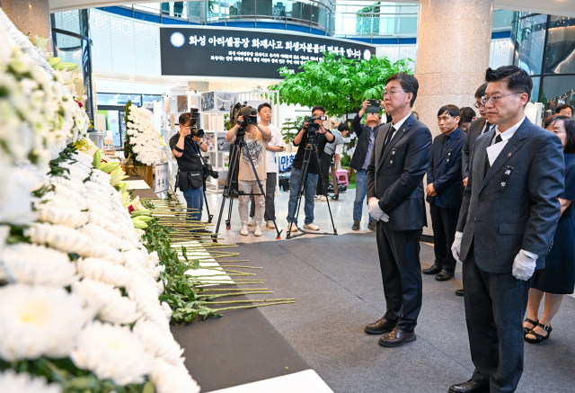 이민근 안산시장, 화성 아리셀 추모분향소 찾아 애도