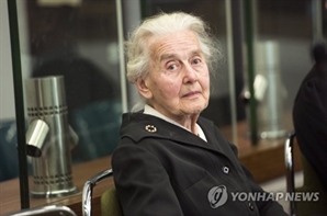 "홀로코스트는 오래된 거짓말"…독일 95세 극우 할머니 징역형