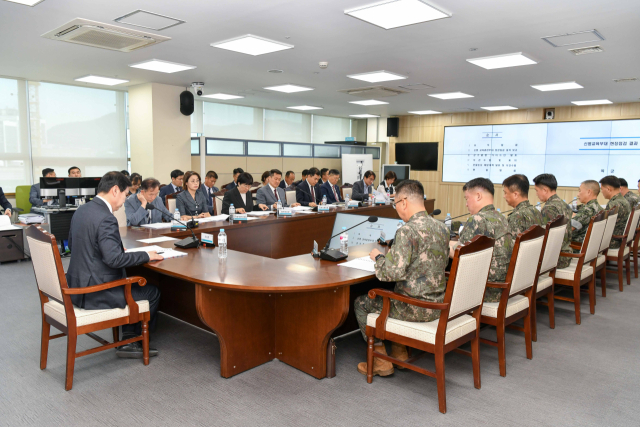 김선호 국방부 차관이 27일 ‘신병교육대 사고 관련 재발방지 대책회의’를 주관하고 있다. 진 제공=국방부