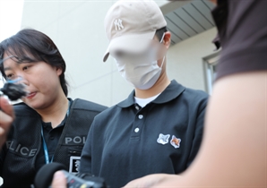 경찰, ‘훈련병 얼차려 사망’ 중대장·부중대장 구속 송치
